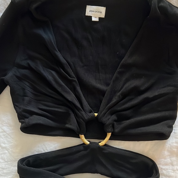 Song of Style Eileen Top in Black - Picture 5 of 5